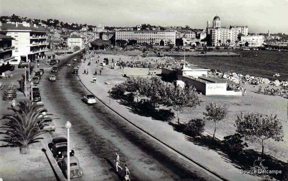83 Frejus La Plage Les Sablettes en 1957.jpg
